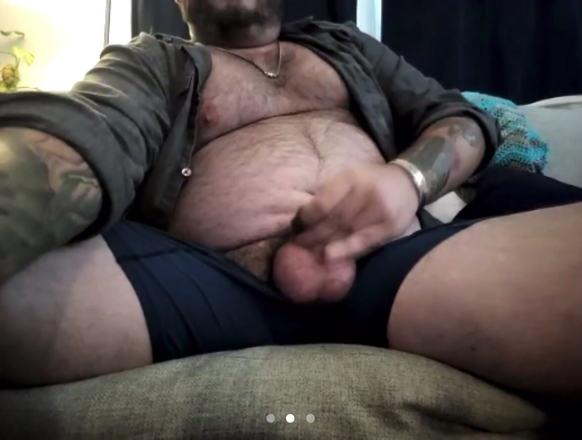 sexy daddy cumming on cam