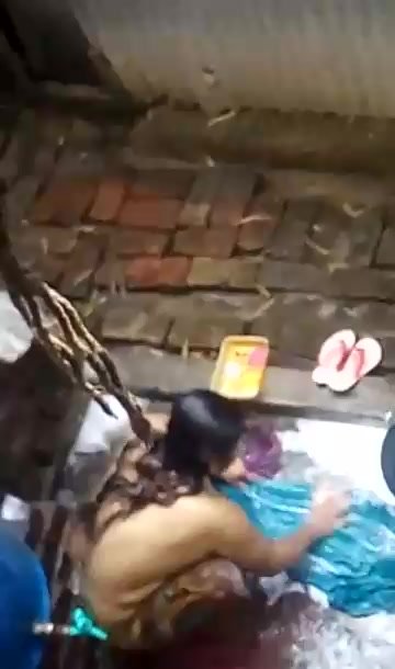 Aunty outdoor bathing Hiddenly captand washing clothes