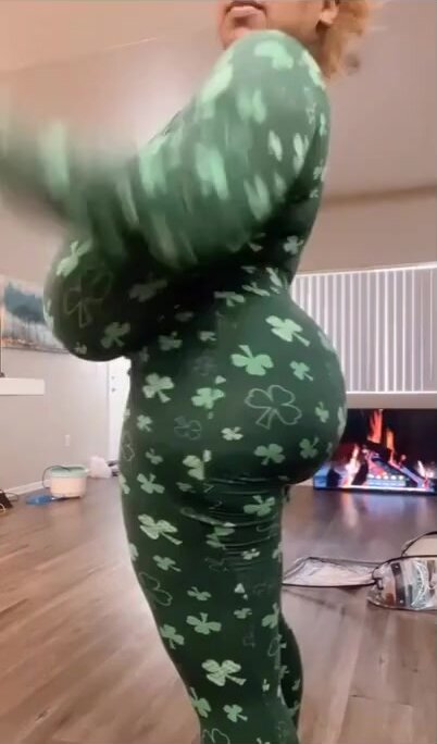 ebony show her big tits 5