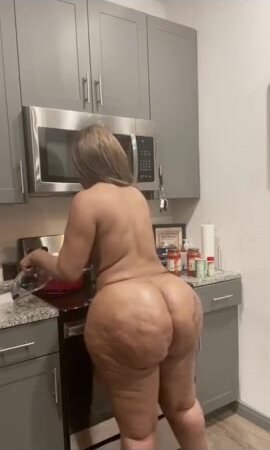 girl with big ass cooking