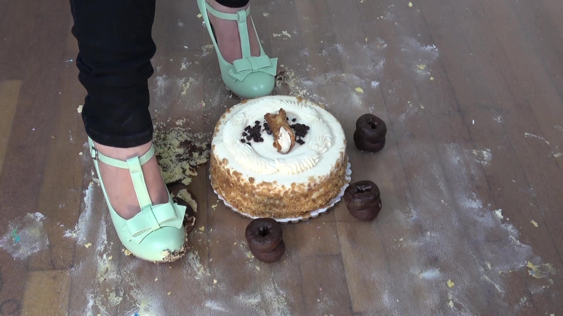 cake crush in heels