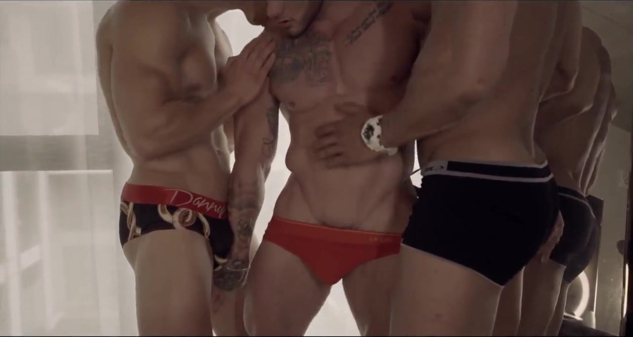 Muscle threesome - video 10