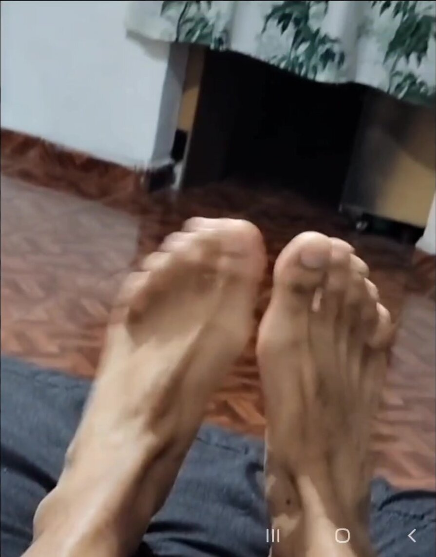 Lindos pies de un amigo
