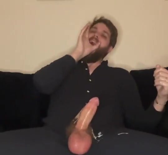 Bearded guy cums 4