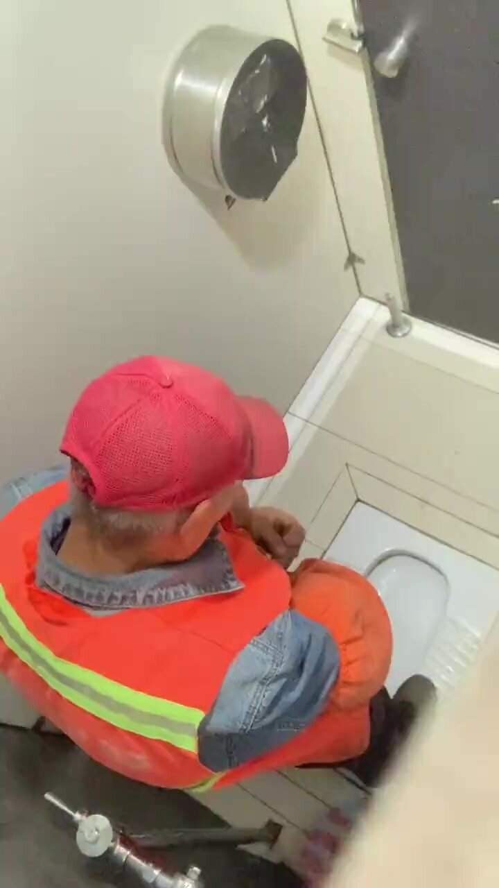Daddy Toilet Jacking Off 141