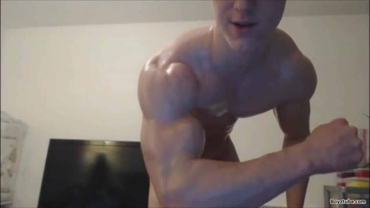 muscle stud oiled flex!ng