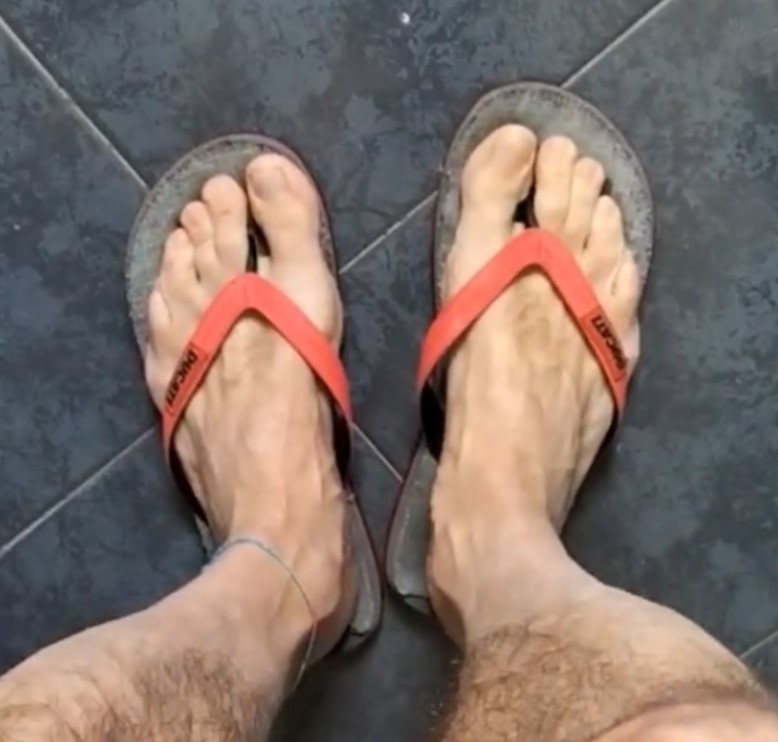 Big feet in red flip flop