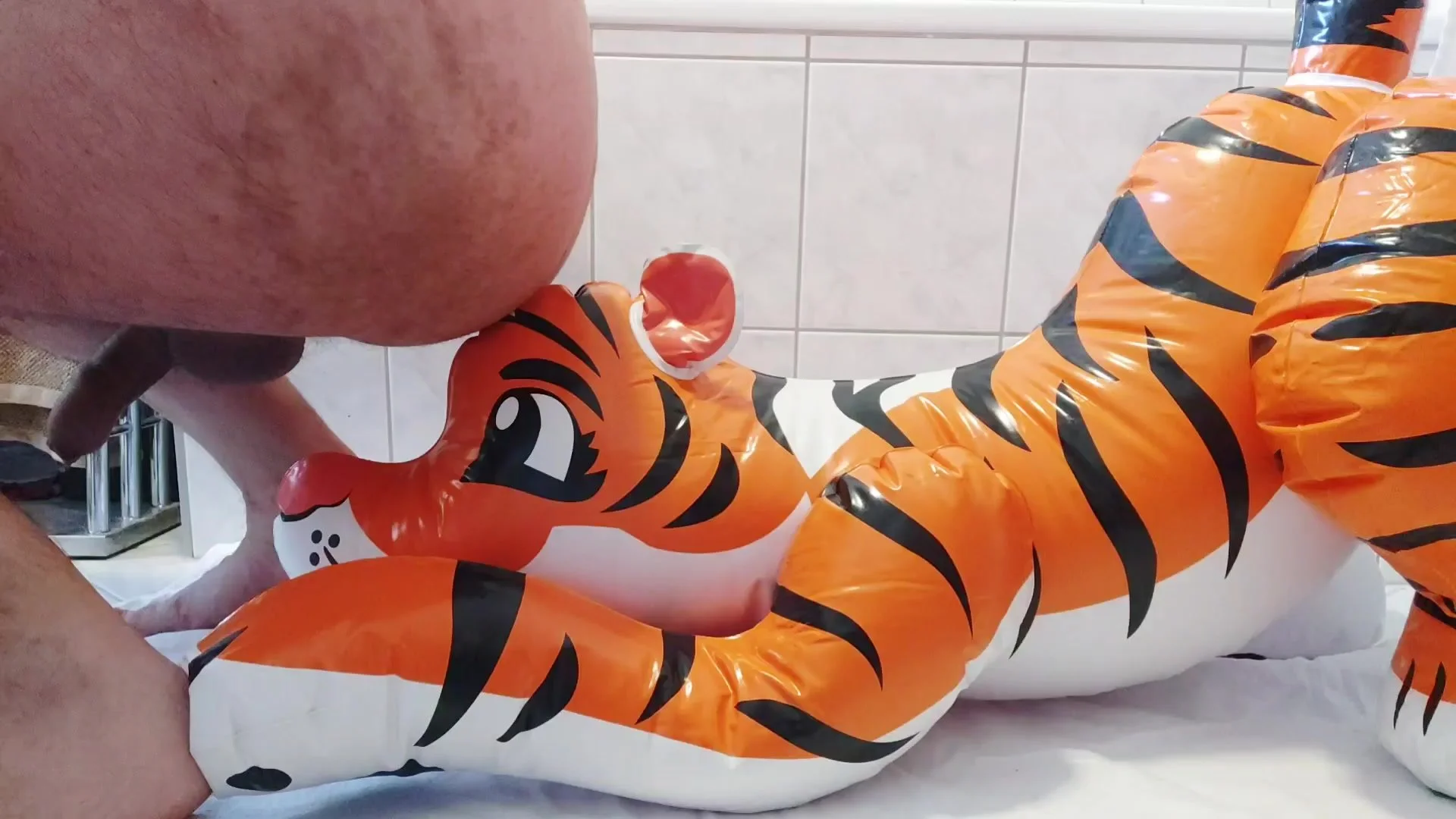 Video: Taking a big dump on an inflatable tiger - ThisVid.com