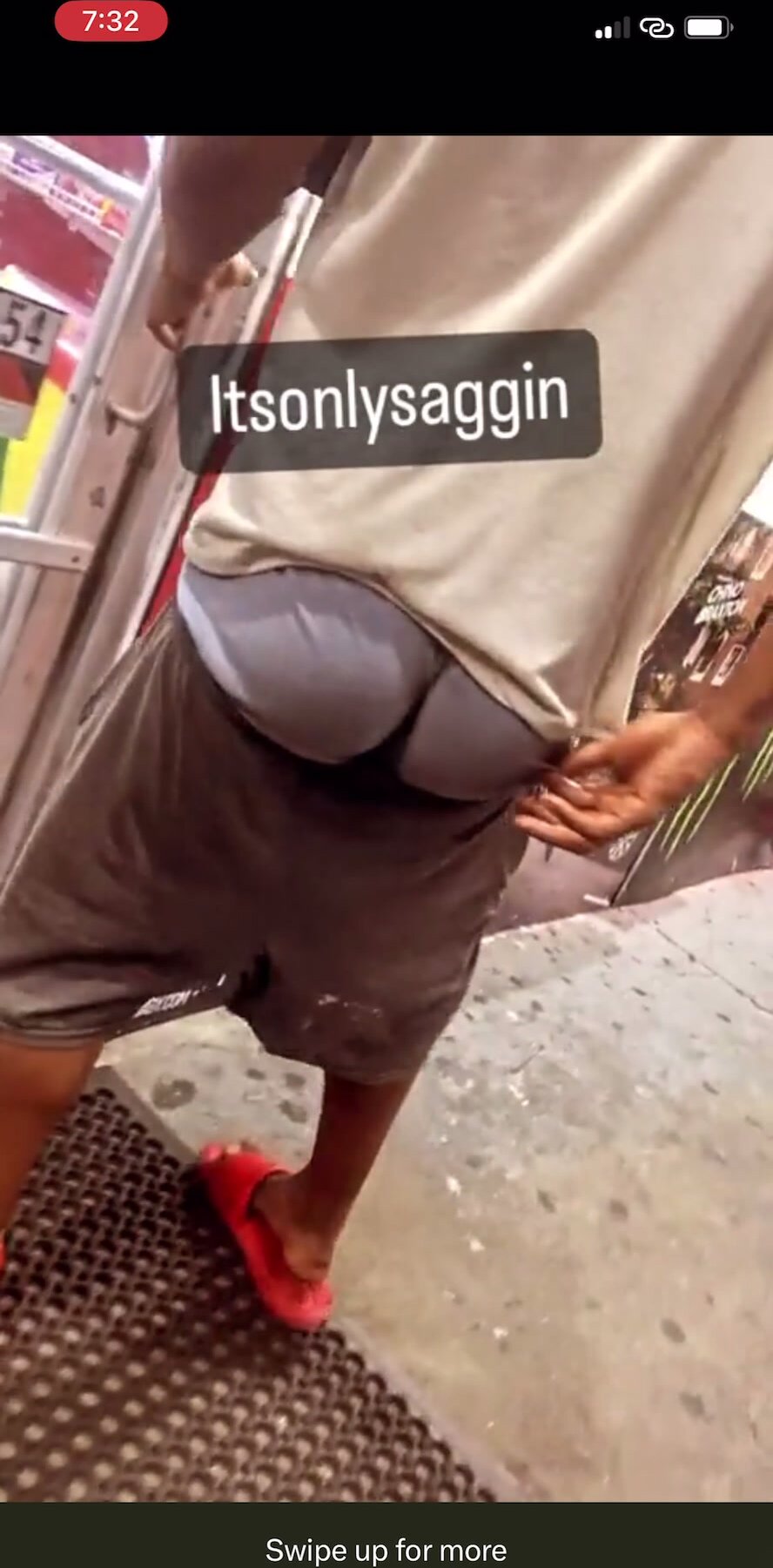 Sagger Booty Clappin