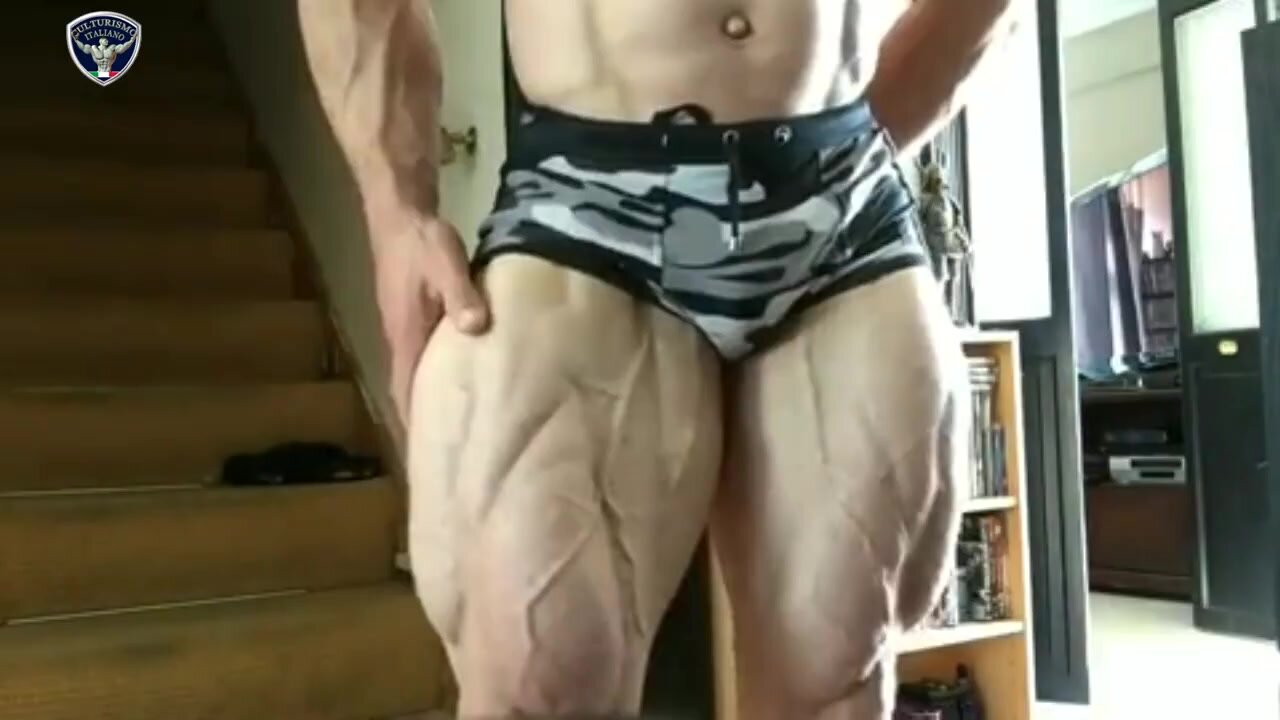 Bodybuilder hard muscle flex