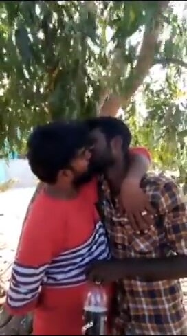 Desi mard kissing