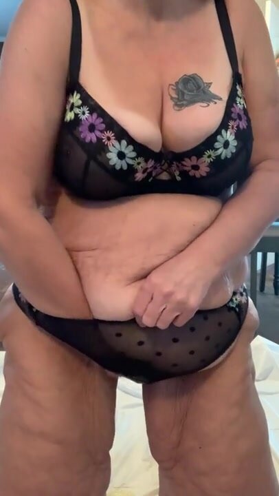 Chubby Saggy MILF Panty Shit and Eat