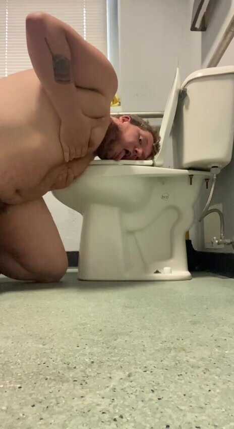 Chubby faggot licks a toilet and shows off his ass