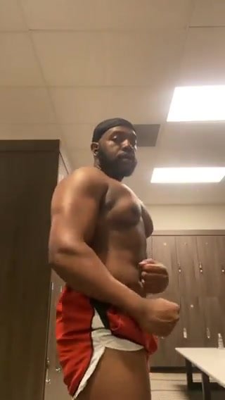 Thick Dude Shows Off