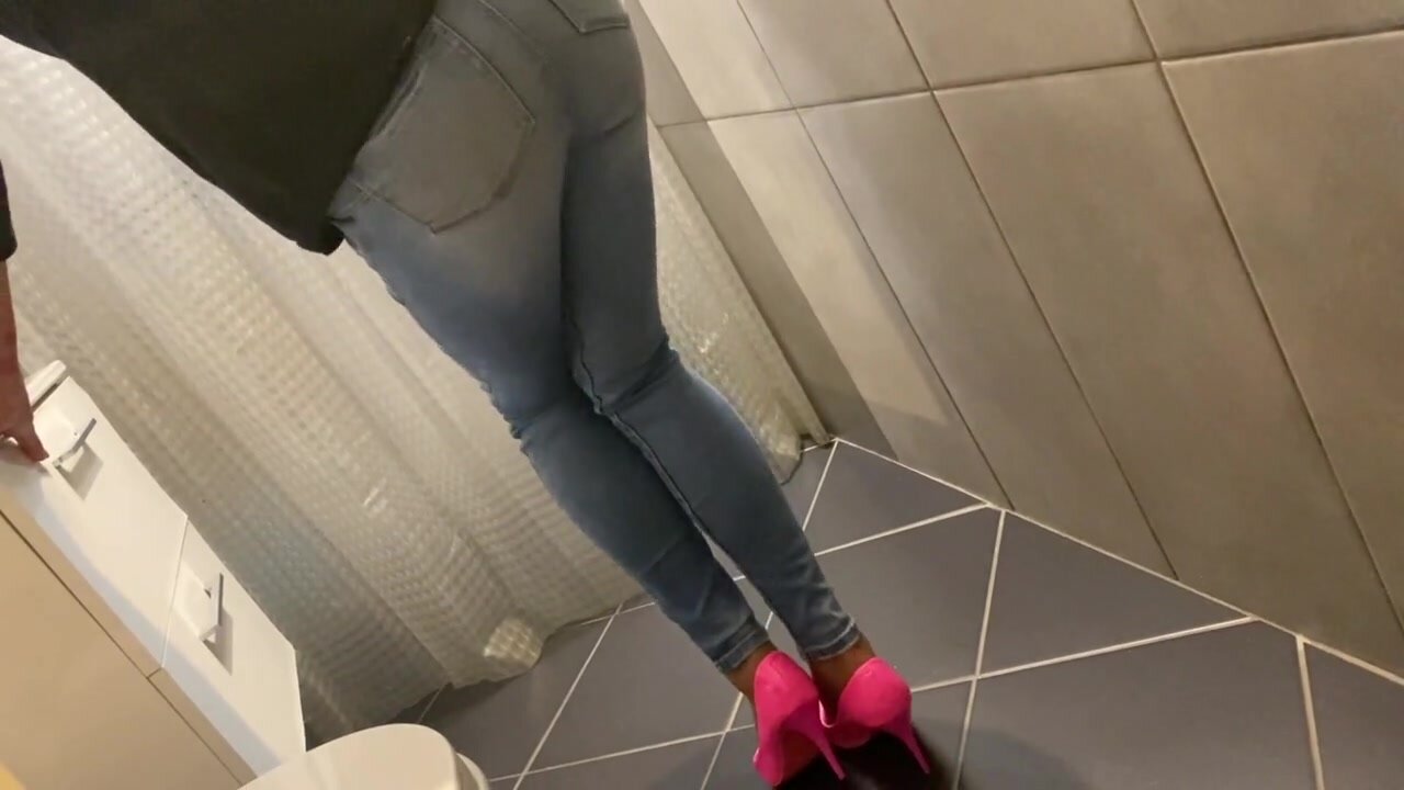 Piss on Jeans and heels