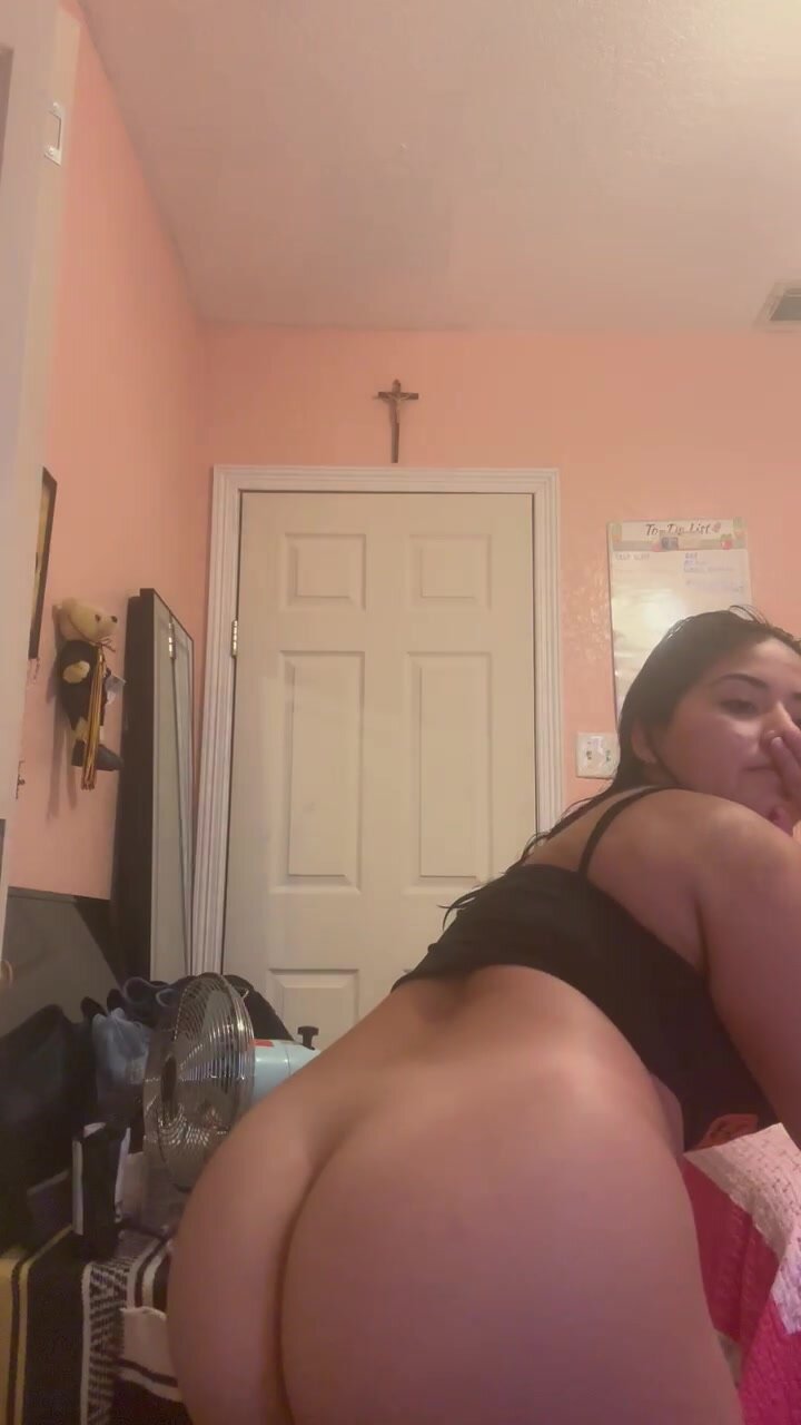 Latina sniffing dirty ass