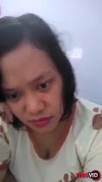 thai Woman poops on the toilet