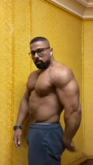 Sexy egyptian huge bodybuilder