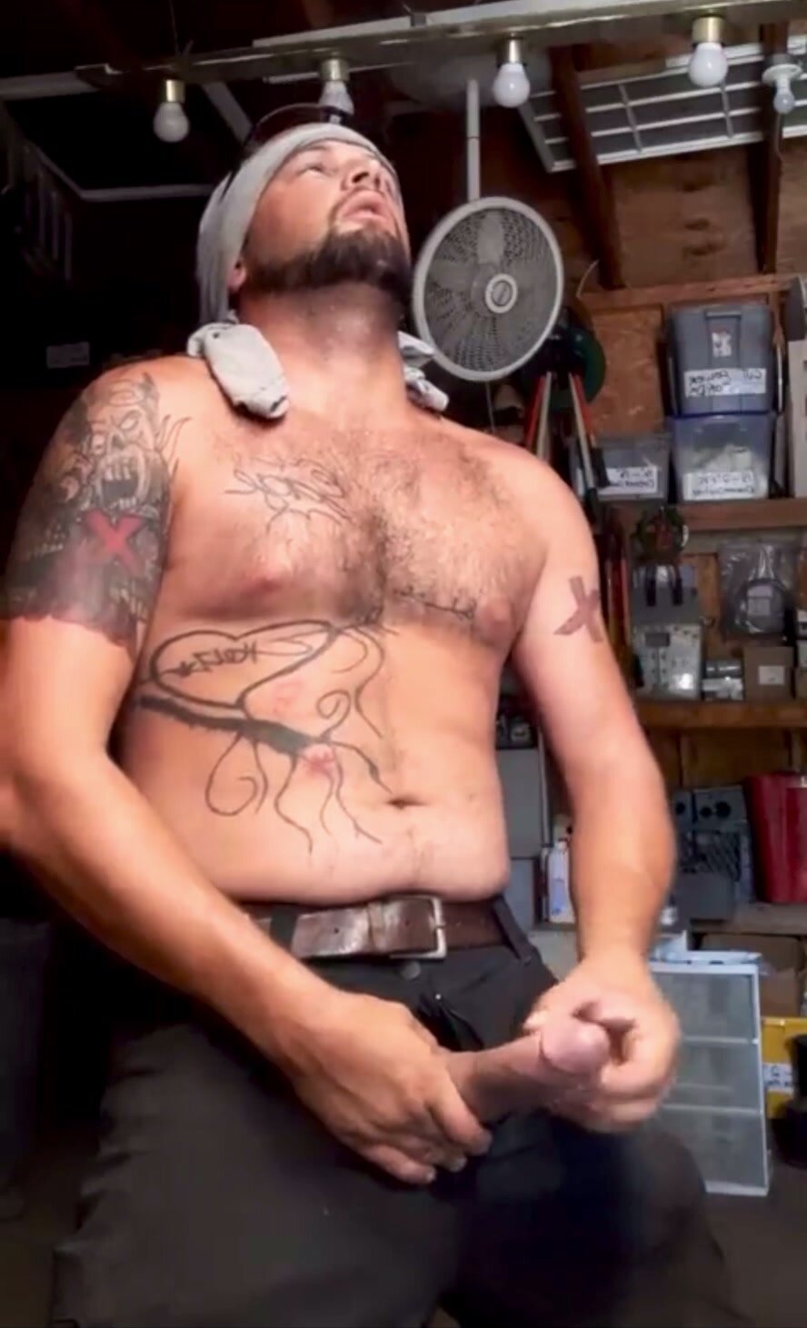 Hot Str8 Tattooed Alpha Male Wank and Cum Big Cock - video 2