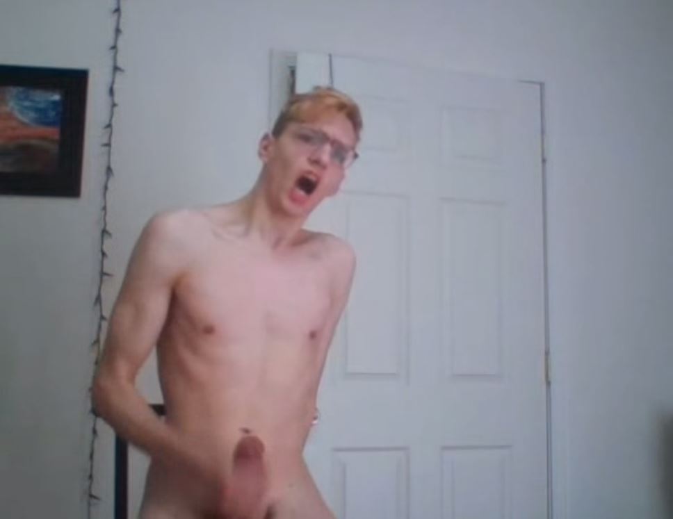 Exposed BAITED twink SHOWING ASS for "ME" (Preview)