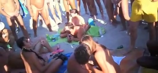 Amateurs having sex at the nudist beach