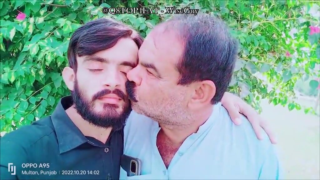 Pakistani Kisses