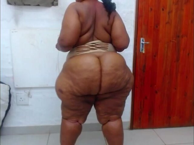 bbw show her fat thick naked body