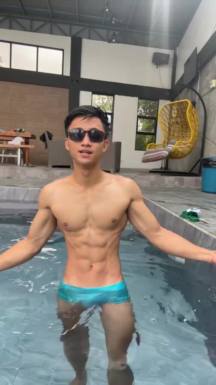 Hot filipino muscle kid in pool flex