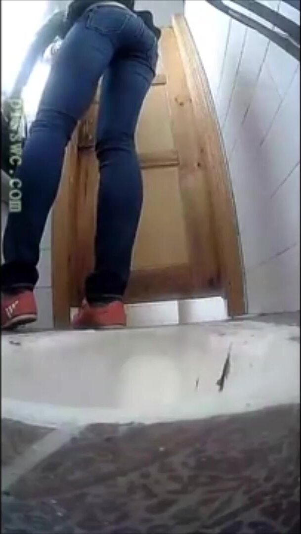 Beautiful Russian girl spy wc poop 02