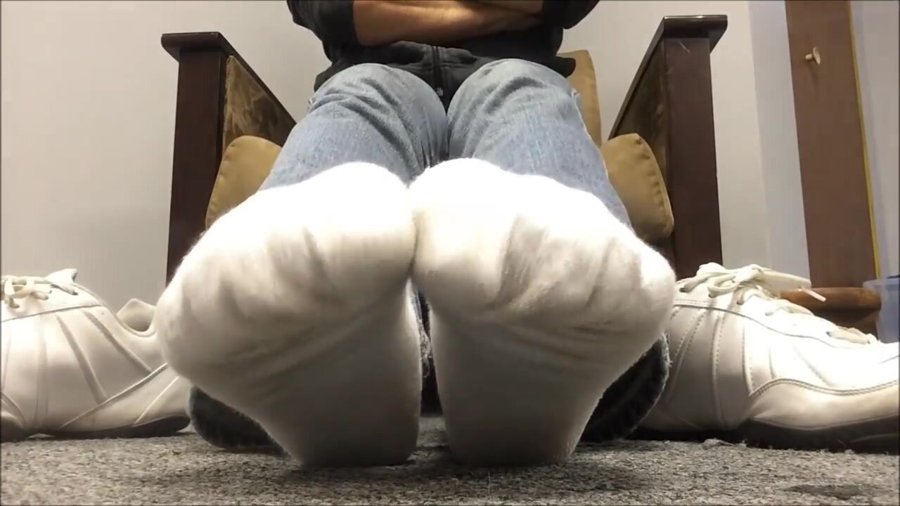 Cocky Straight Jock Lets me Smell His Feet