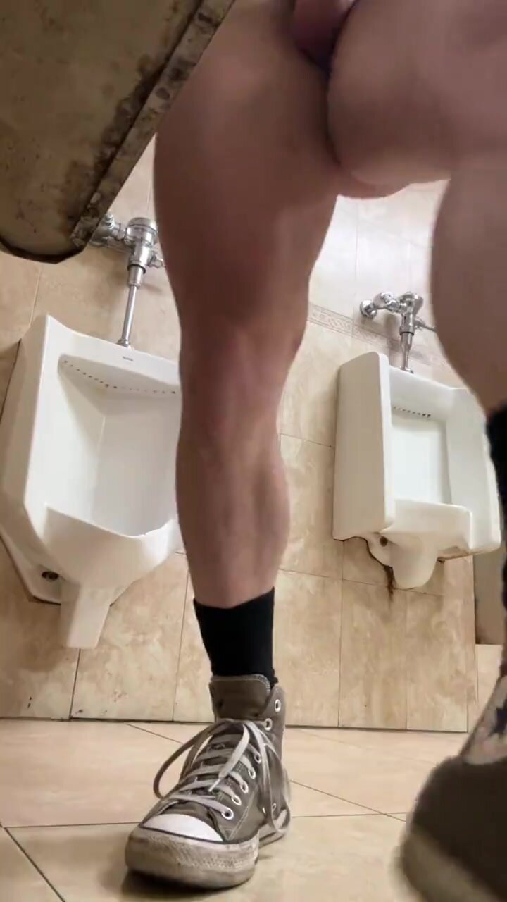 Big fat meat Latino muscle Alpha flexing in toilets