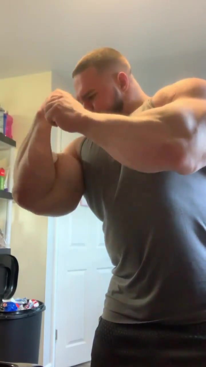 Stunning bodybuilder - video 4