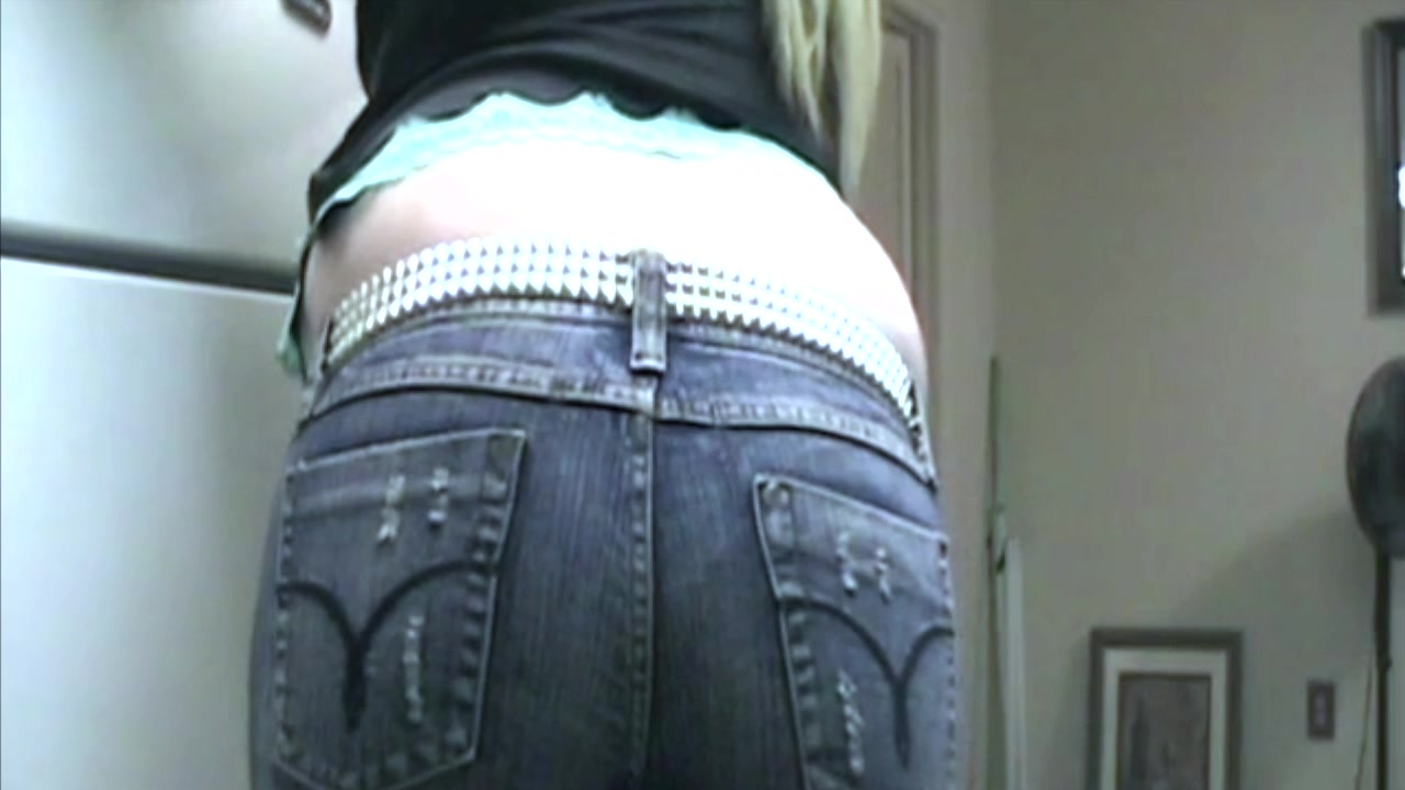Chubby slut farting in jeans - video 2