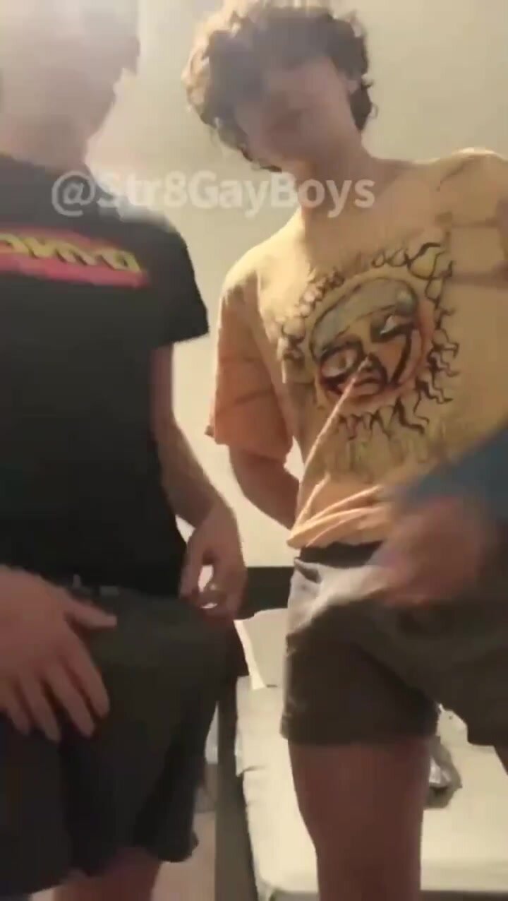 College Boys compare size
