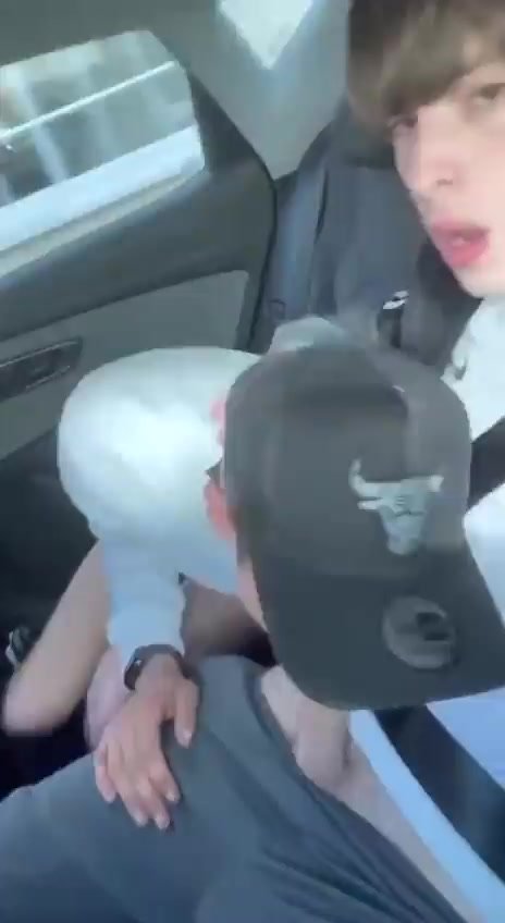 twinks gets a BJ in a car