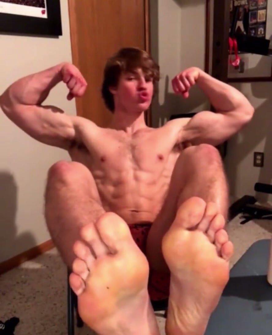 alpha chad verbal muscle flexing