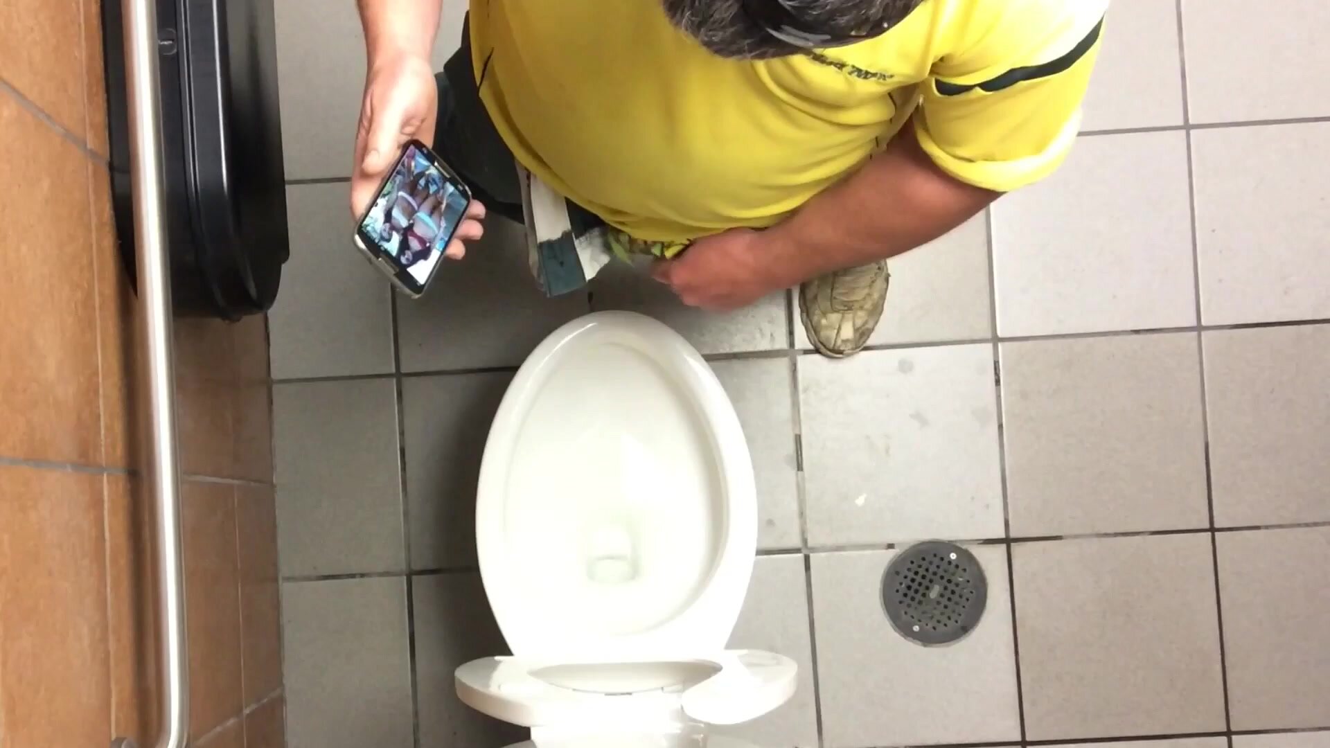 pissing video of men in public toilet 14