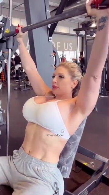 Big tits muscle girl