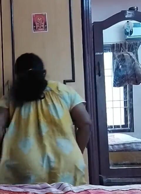 Big Ass Tamil Mom Dress Change Spy 1