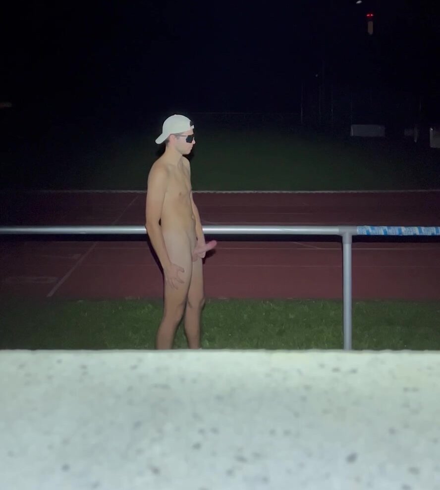 jerking off at night in stadium