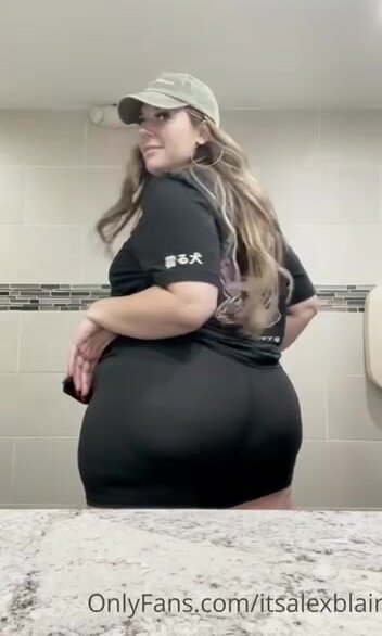 Cellulite ass clapping