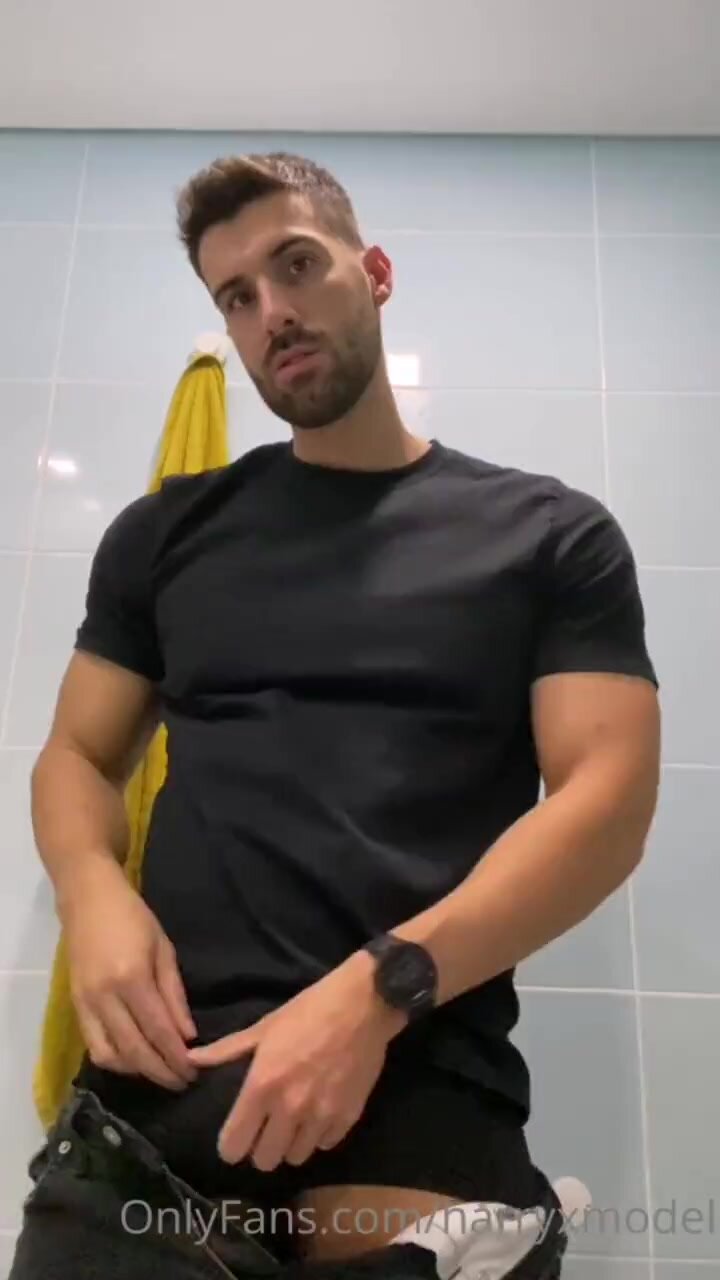 Hot muscle bathroom Bator