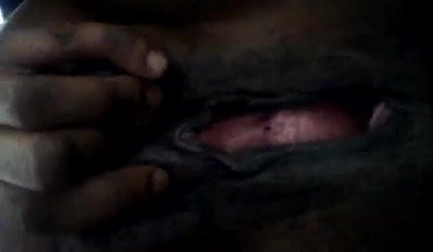 Indian aunty films her peehole peeing then fingers