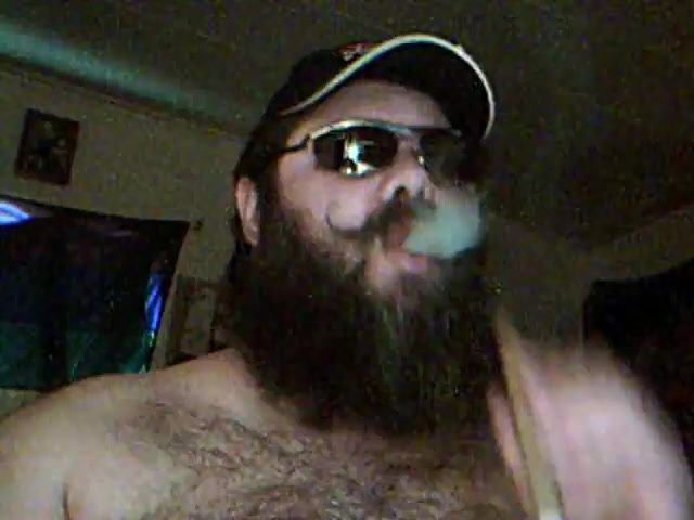 Daddybear smokin a Cigar