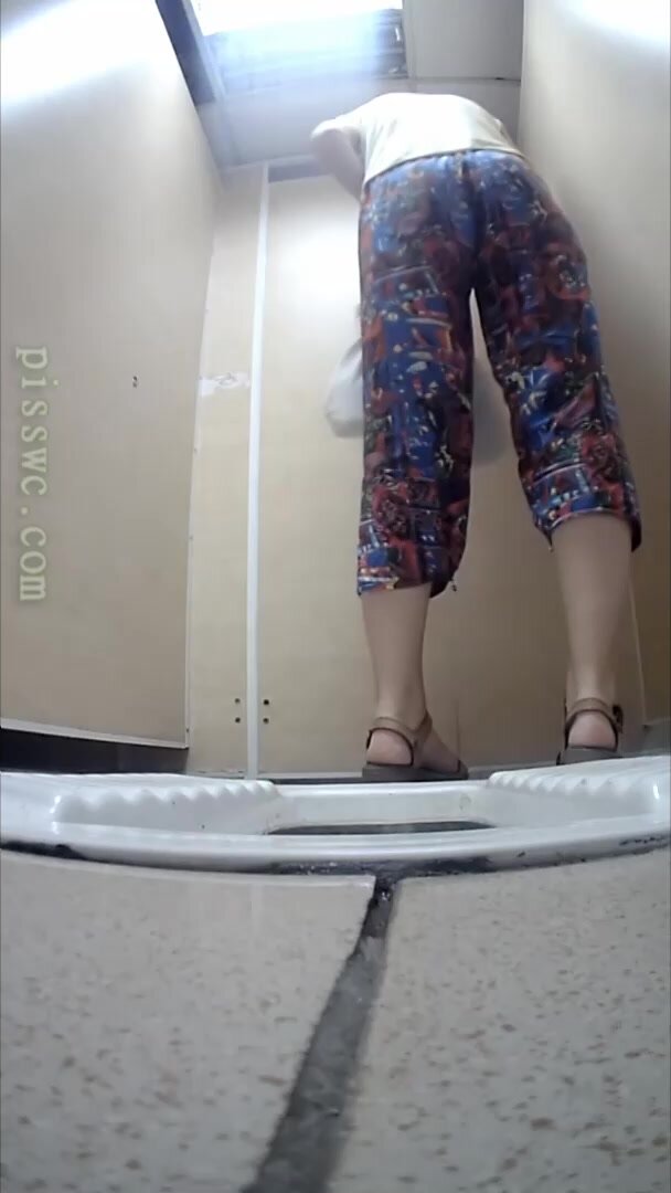 Beautiful Russian girl spy wc pee 131