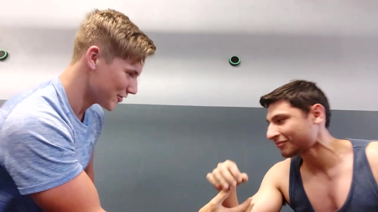 arm wrestling lads