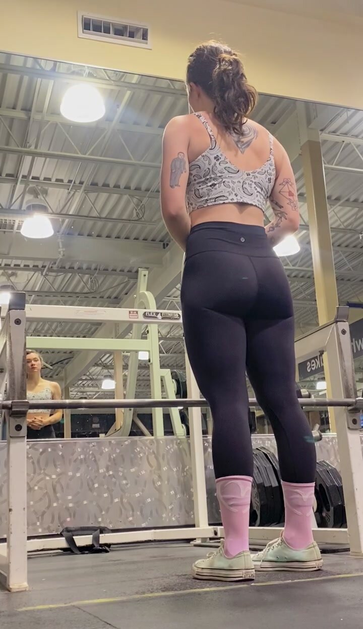 Gym girl ass