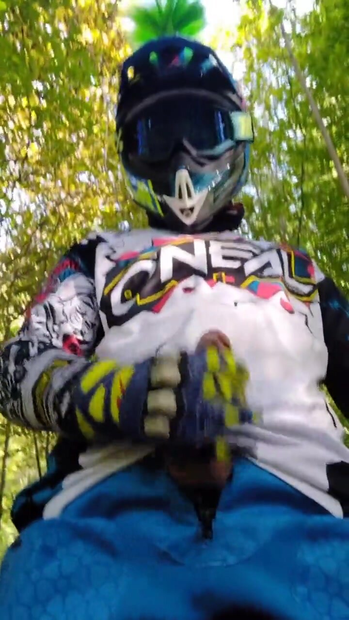Mx biker outdoor cuming - video 2
