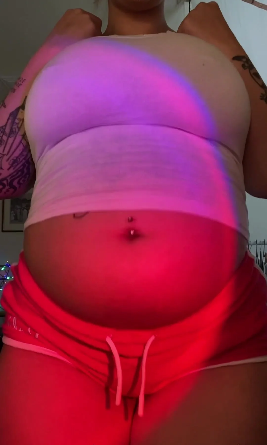 BBW00: Blonde girl belly play - ThisVid.com