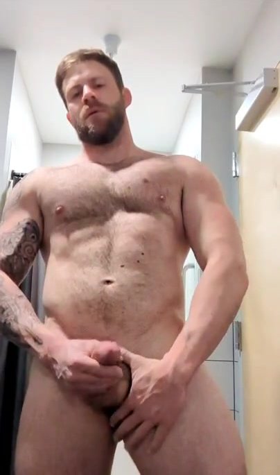 Straight muscle guy jerking off